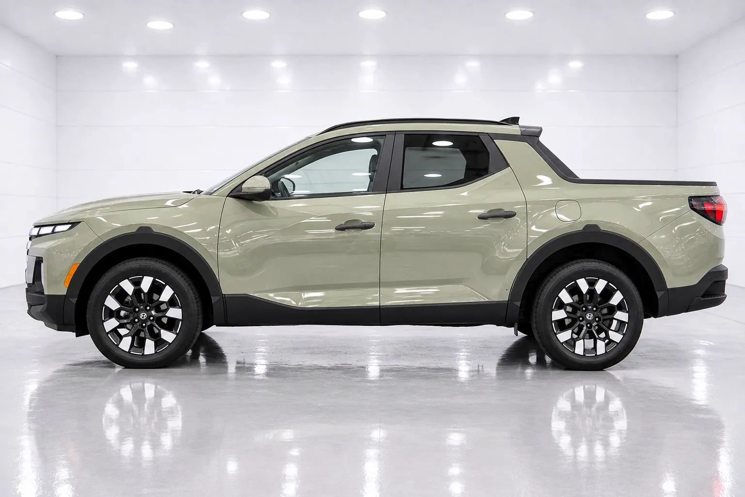Used 2025 Hyundai Santa Cruz SEL AWD/4WD image 2