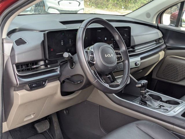 Used 2025 Kia Carnival FWD image 14