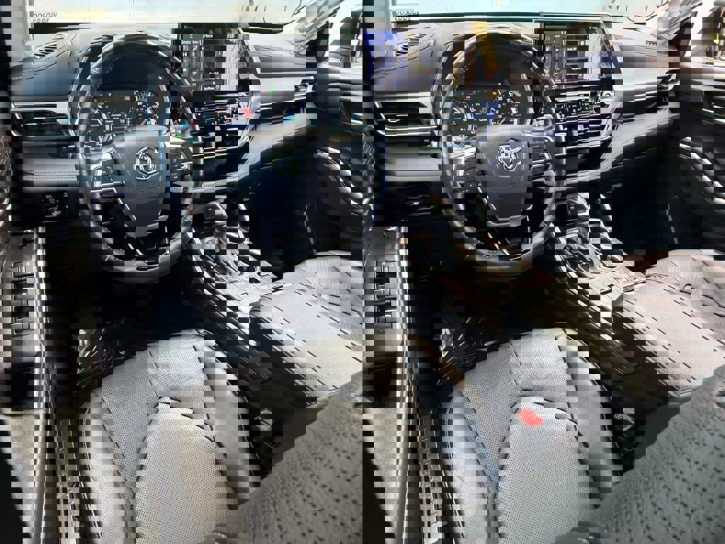 Used 2022 Toyota Highlander Limited image 16