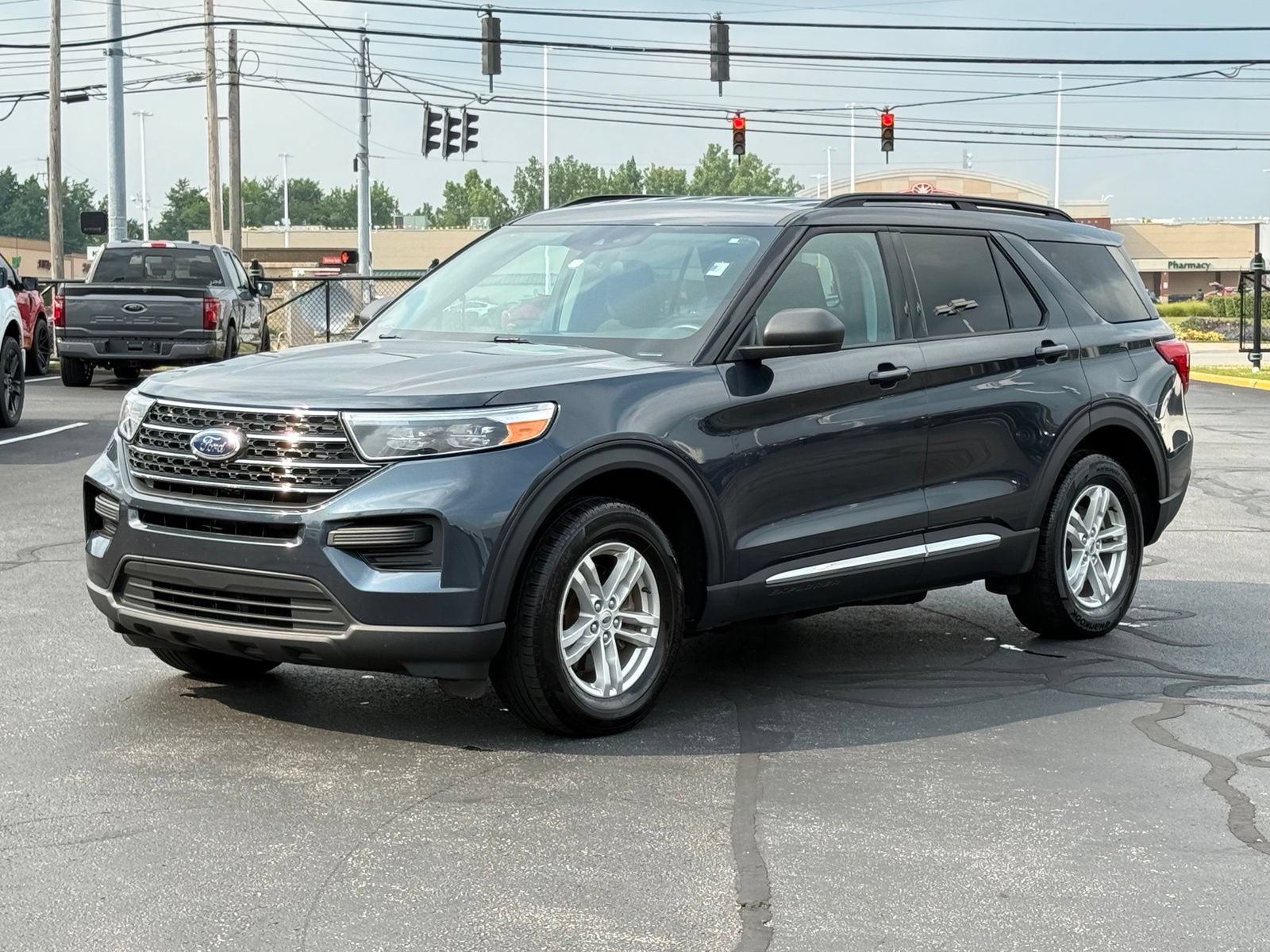 Used 2024 Ford Explorer XLT w/ Class IV Trailer Tow Package AWD/4WD image 8