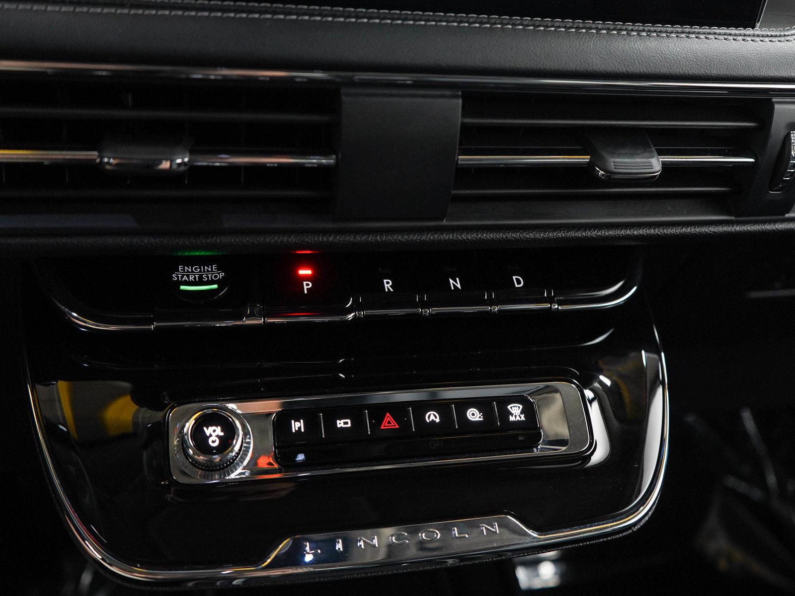 Used 2025 Lincoln Corsair AWD w/ Equipment Group 101A image 24