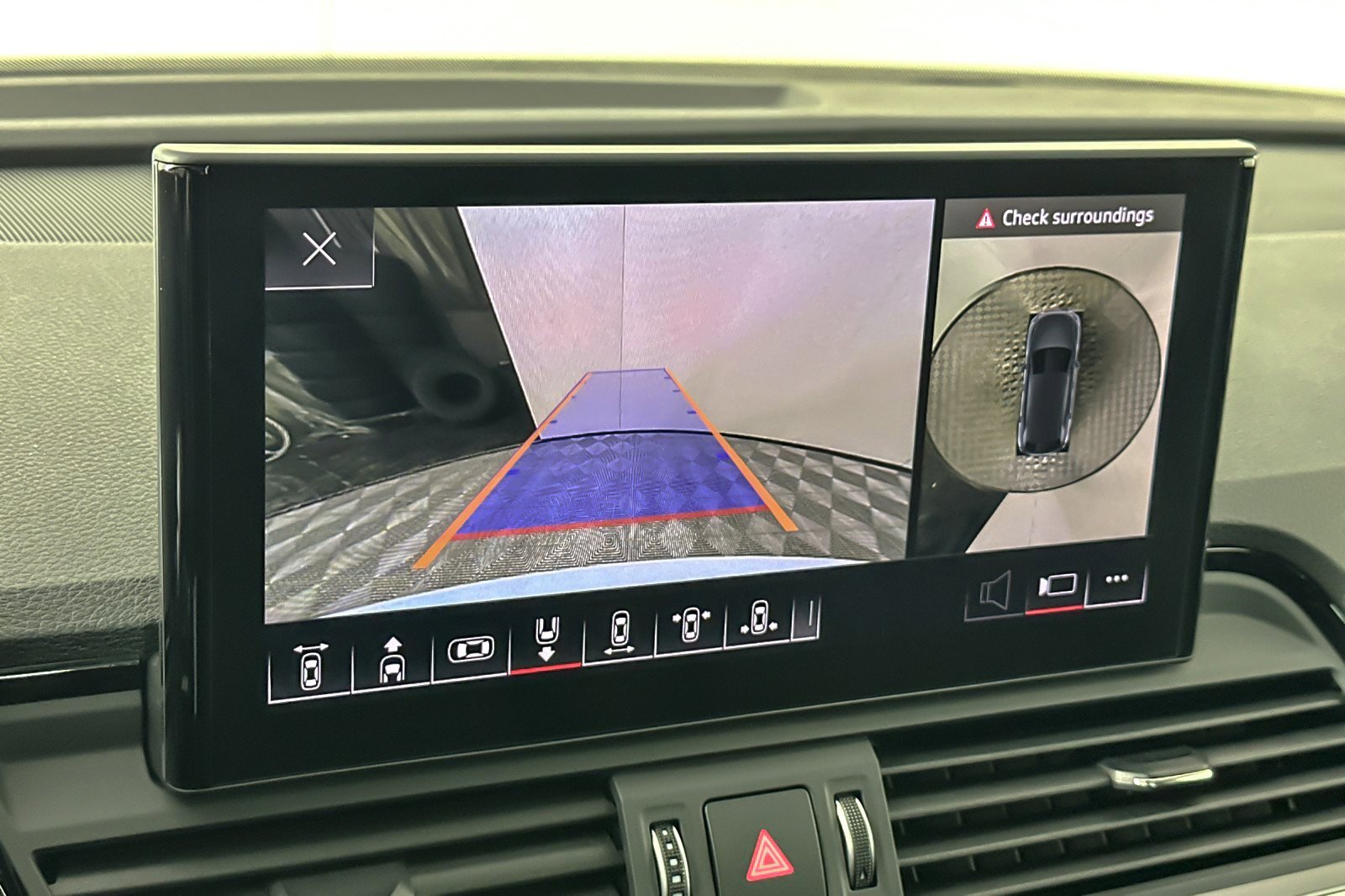 Used 2025 Audi Q5 e Premium Plus w/ Premium Plus Package image 19