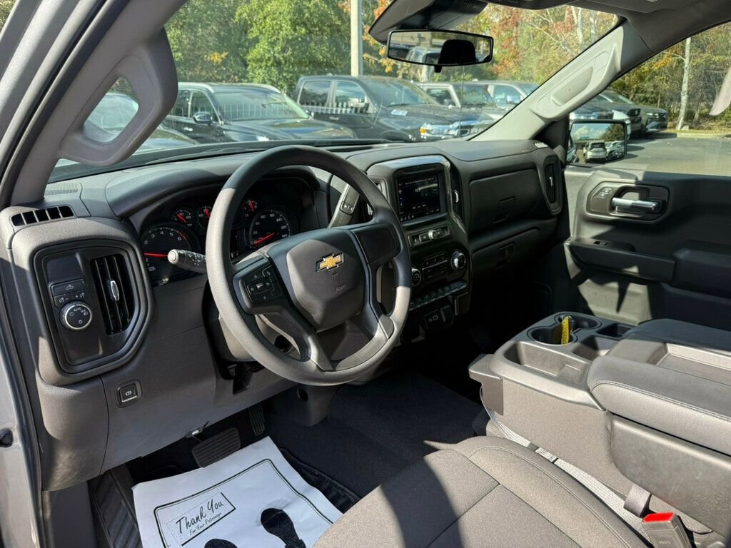 Used 2025 Chevrolet Silverado 1500 Custom image 3