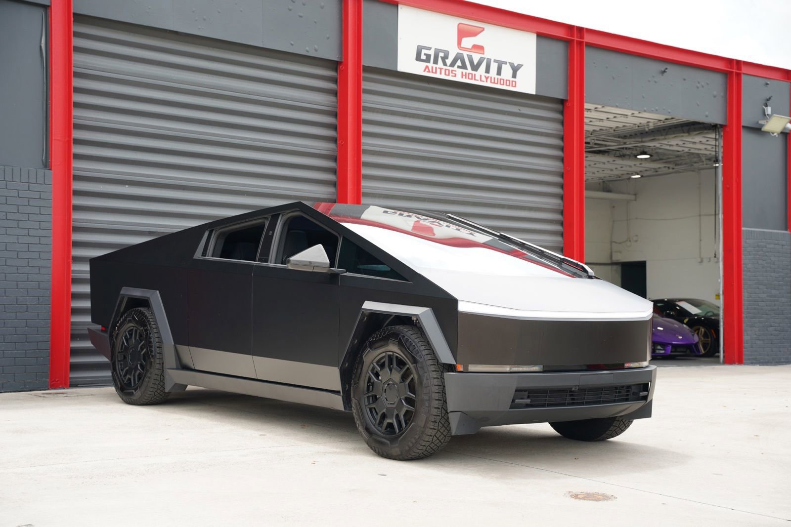 Used 2025 Tesla Cybertruck AWD Crew Cab image 8
