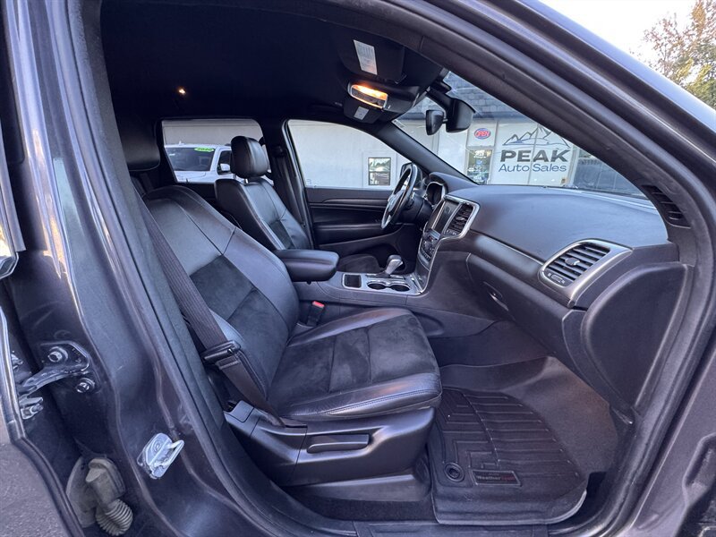 Used 2017 Jeep Grand Cherokee Altitude AWD/4WD image 31