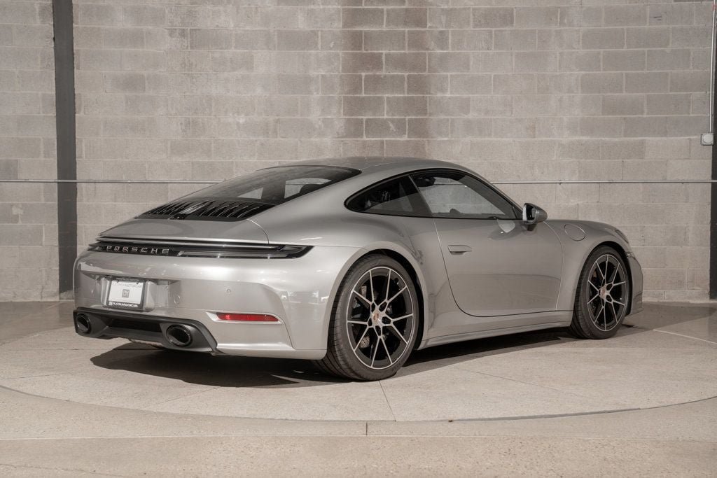 Used 2025 Porsche 911 Carrera T RWD image 8