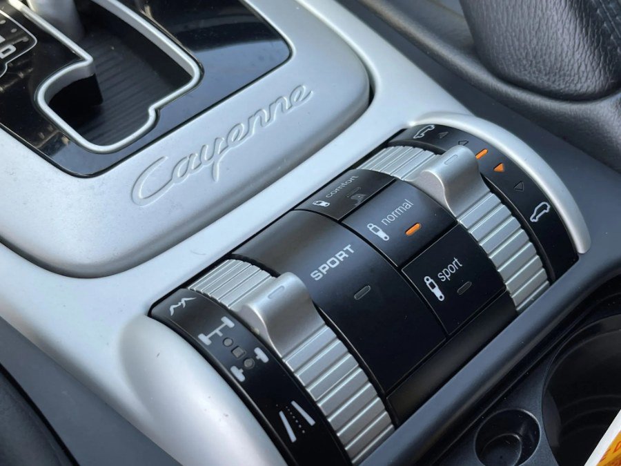 Used 2009 Porsche Cayenne GTS image 40