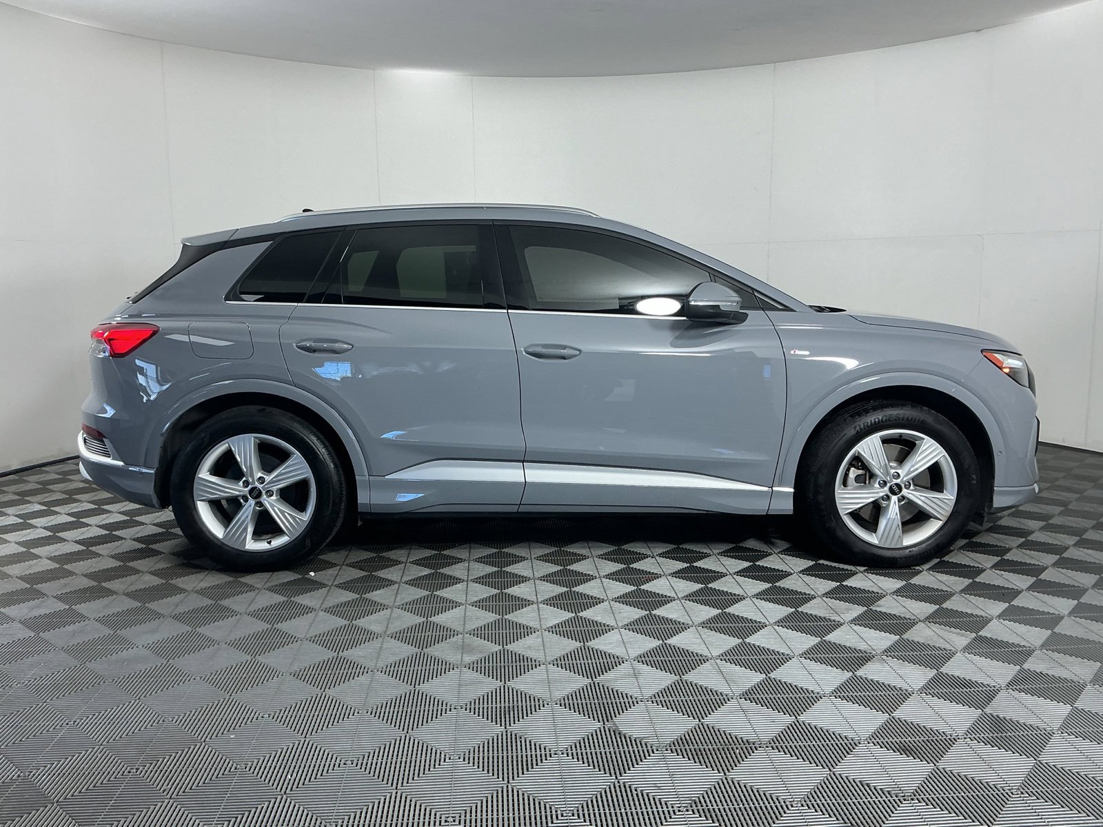Used 2024 Audi Q4 e-tron Premium Plus w/ Premium Plus AWD/4WD image 9