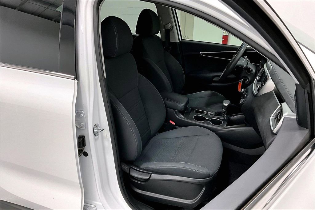 Used 2019 Kia Sorento LX image 10