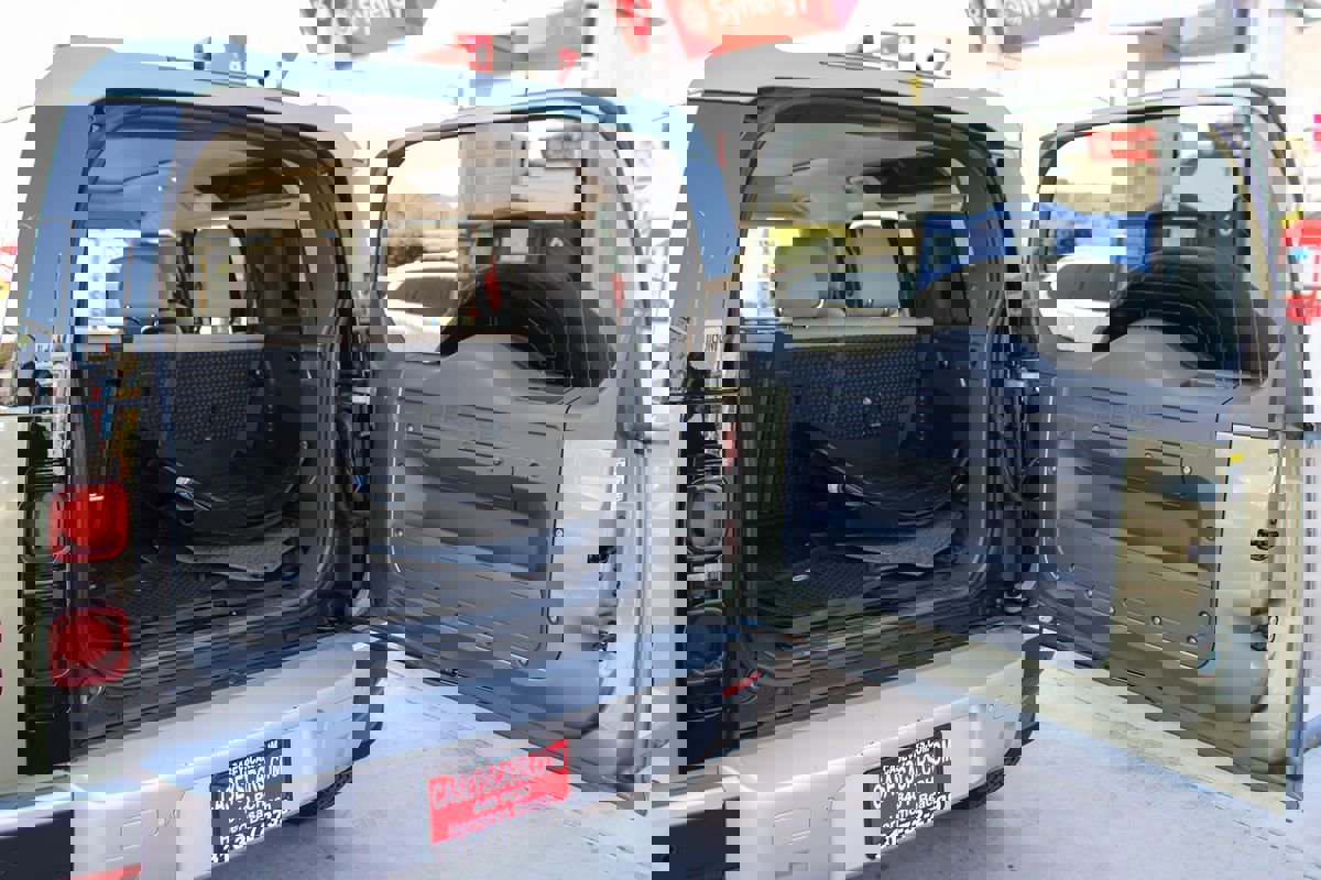 Used 2021 Land Rover Defender 110 SE image 26