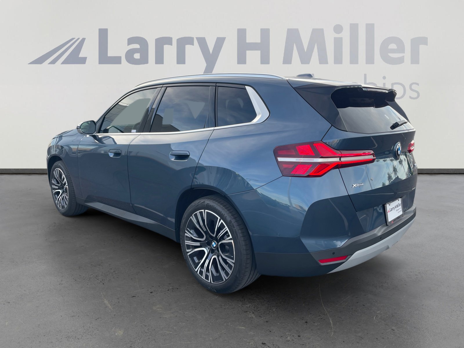 Used 2025 BMW X3 xDrive30i w/ Convenience Package image 3