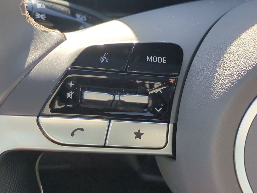 Used 2025 Hyundai Elantra SEL FWD image 20