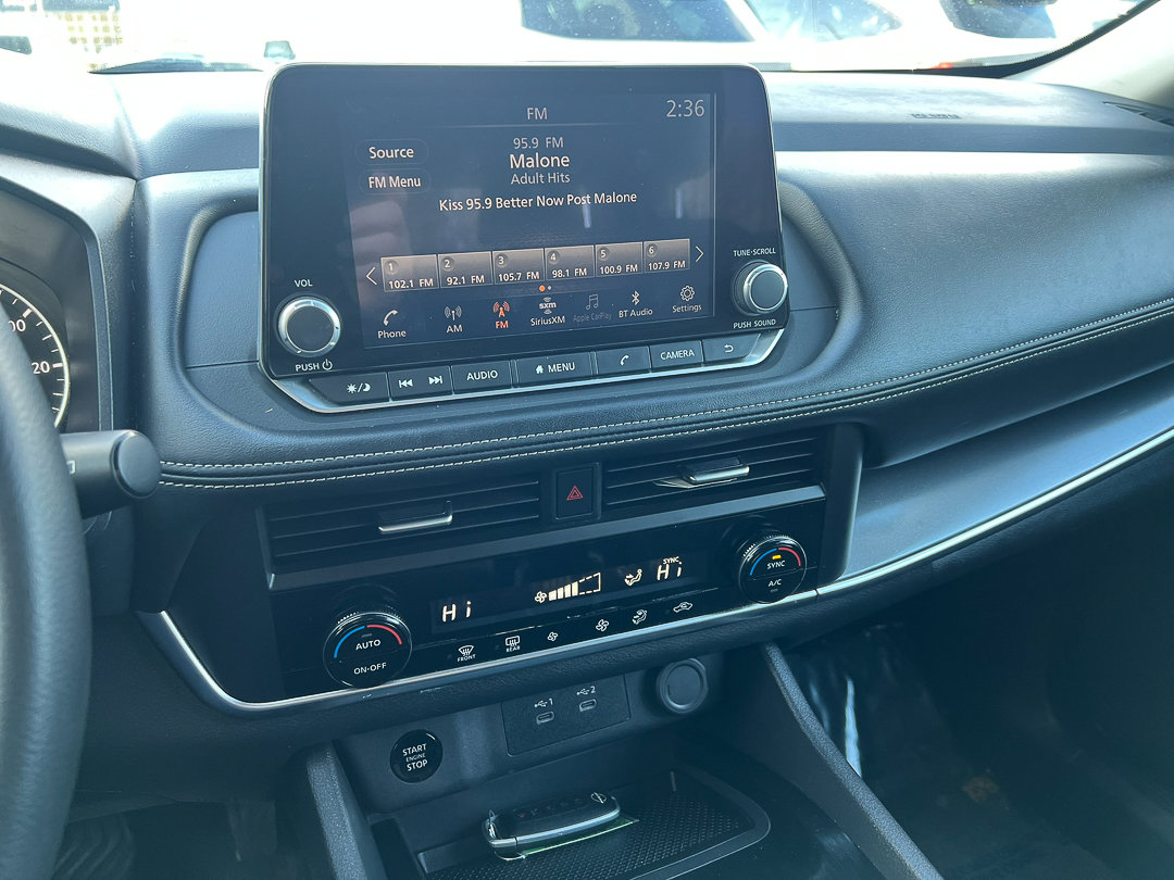 Used 2024 Nissan Rogue SV image 19