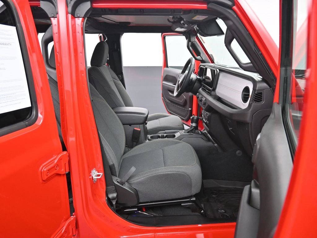 Used 2024 Jeep Wrangler Unlimited w/ Convenience Group image 30