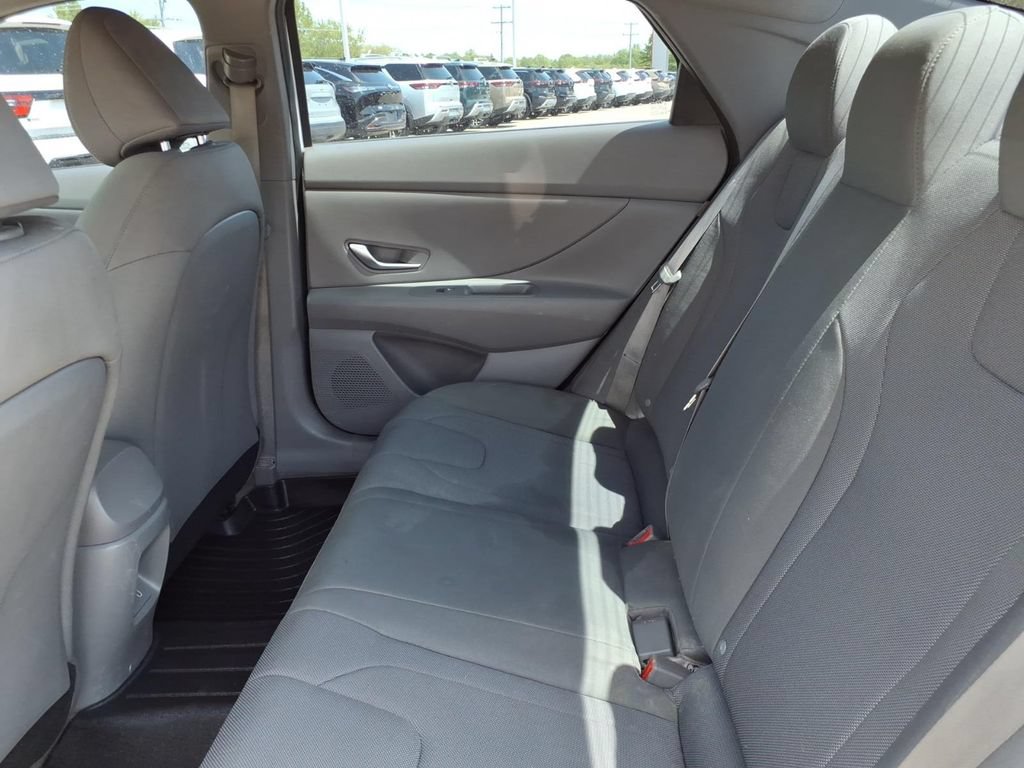 Used 2025 Hyundai Elantra SE FWD image 5
