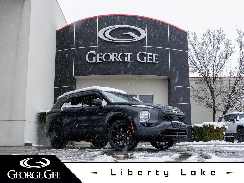 Used 2024 Mitsubishi Outlander 4WD Plug-In Hybrid image 1