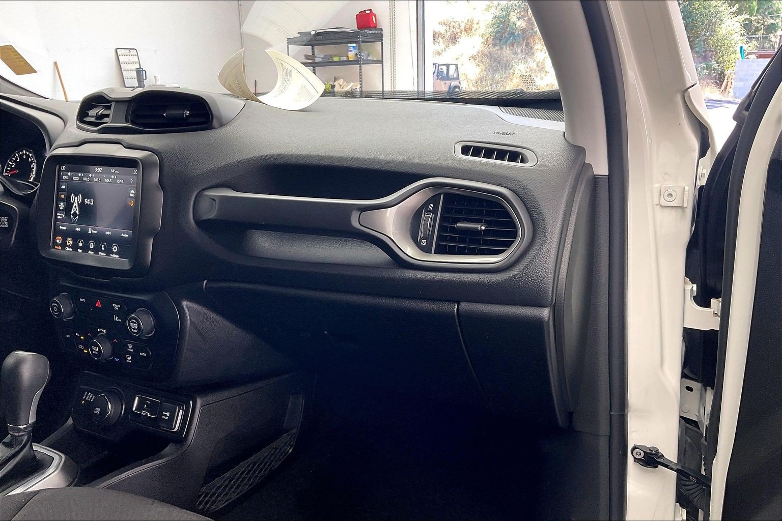 Used 2022 Jeep Renegade Latitude AWD/4WD image 14