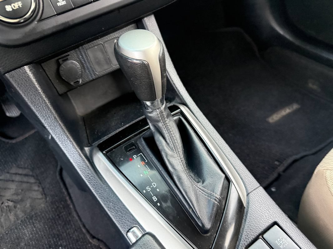 Used 2014 Toyota Corolla LE FWD image 69