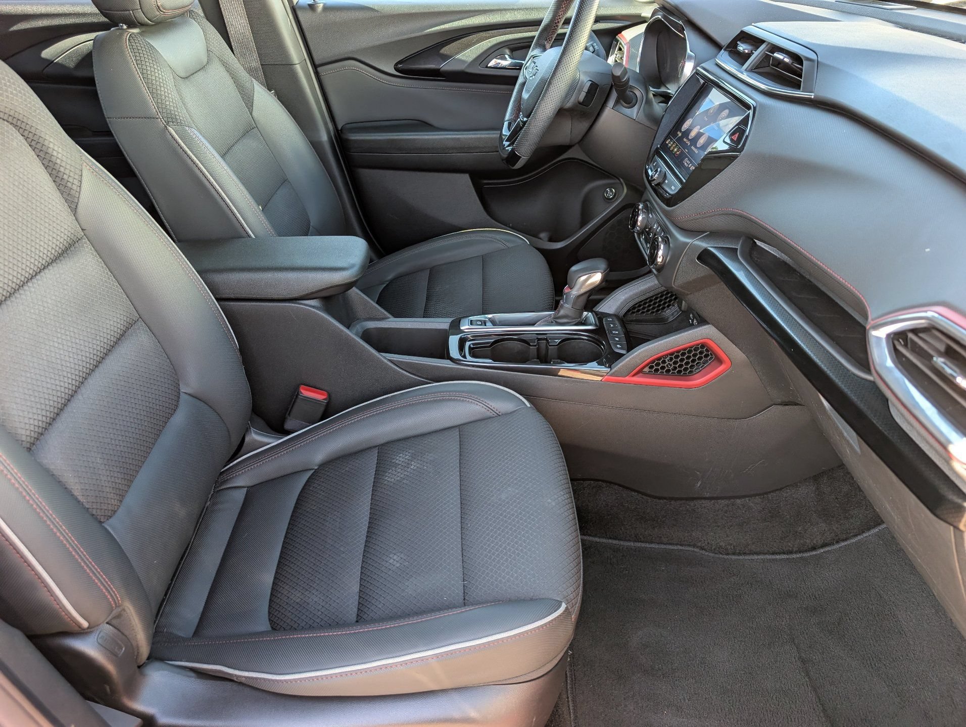 Used 2023 Chevrolet TrailBlazer RS w/ Sun and Liftgate Package FWD image 12