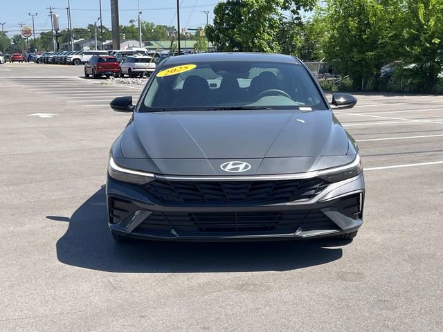 Used 2025 Hyundai Elantra Sport image 2