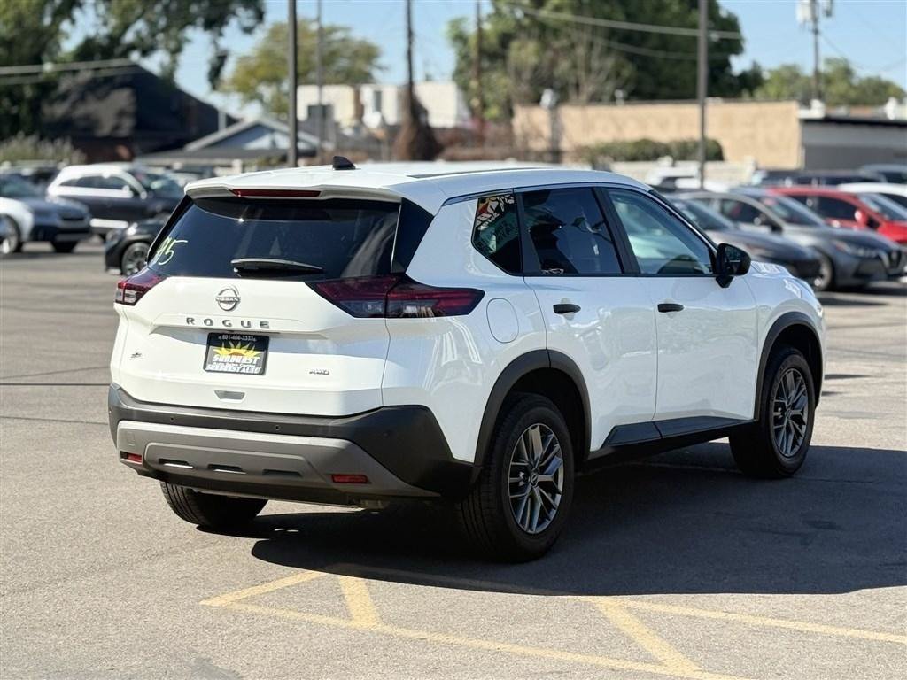 Used 2023 Nissan Rogue S AWD/4WD image 7