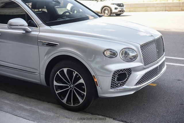 Used 2021 Bentley Bentayga AWD/4WD image 49