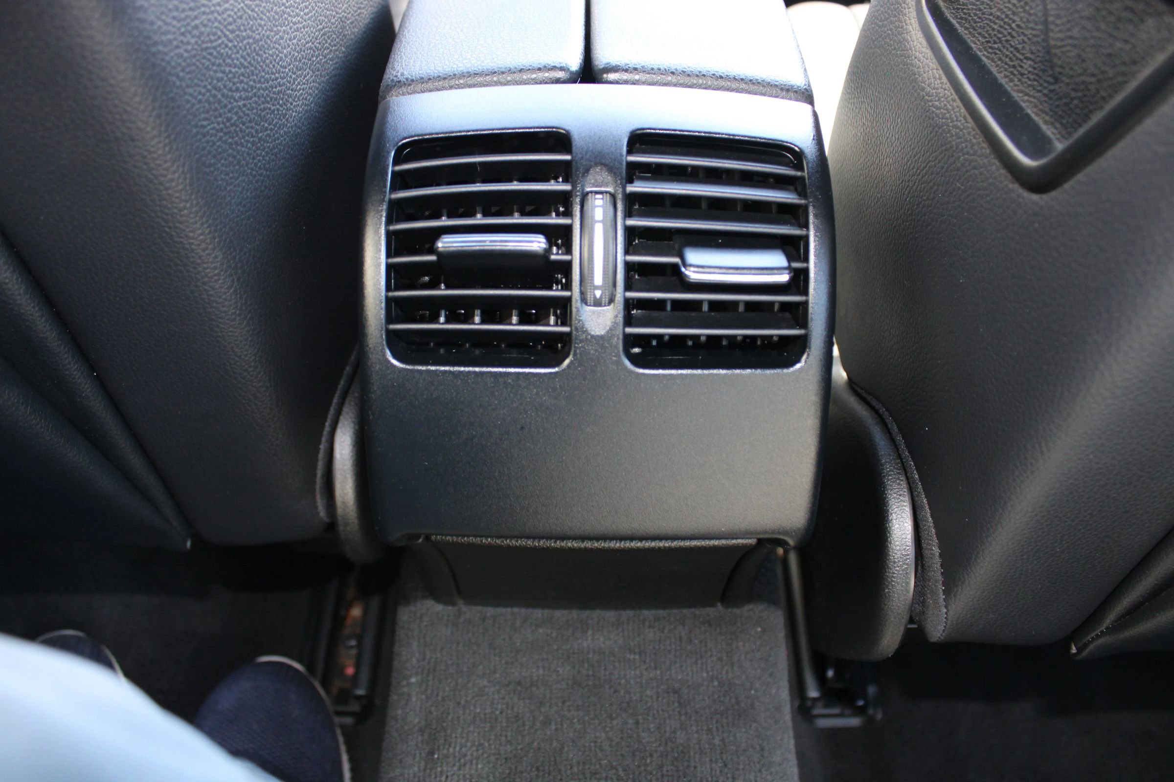 Used 2013 Mercedes-Benz C 250 C 250 Sport Sedan 4D image 23