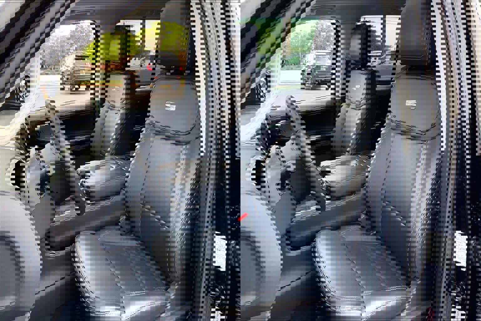 Used 2025 Ford Expedition Platinum AWD/4WD image 8