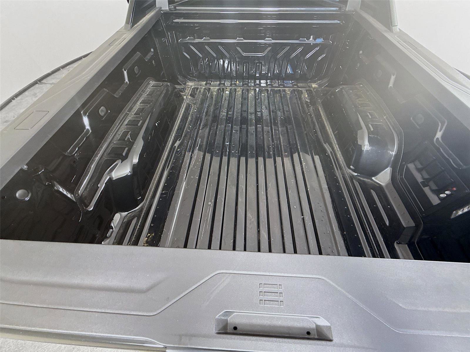 Used 2025 Chevrolet Silverado EV LT image 24