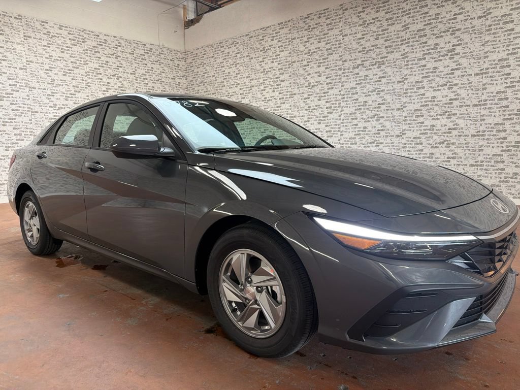 New 2026 Hyundai Elantra SE