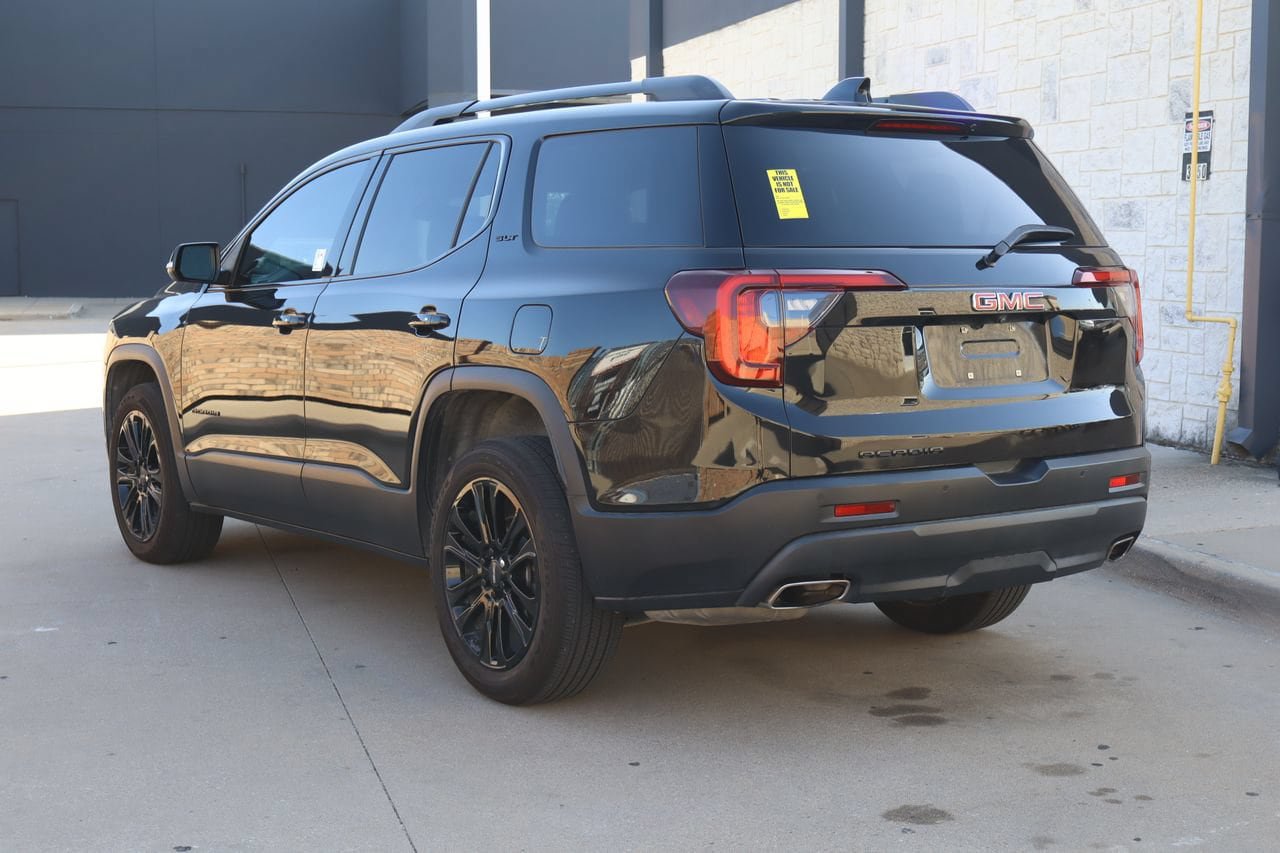 Used 2023 GMC Acadia SLT w/ Elevation Edition FWD image 3