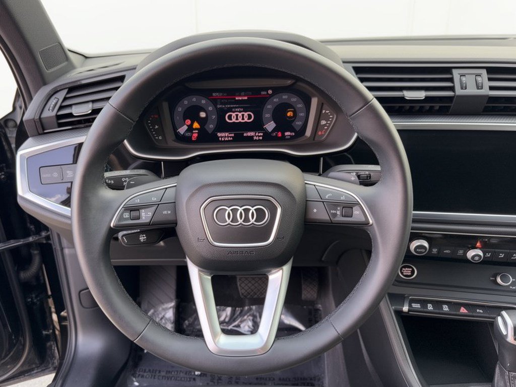 Used 2023 Audi Q3 2.0T Premium w/ Black Optic Sport Package AWD/4WD image 10