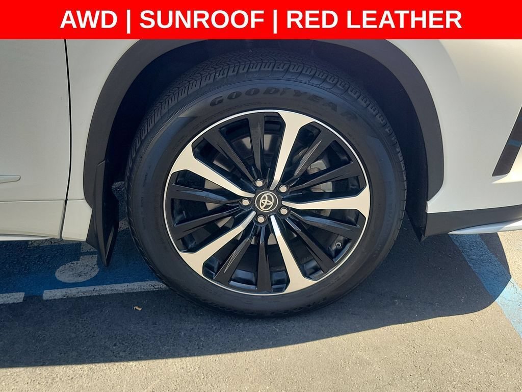 Used 2021 Toyota Highlander XSE AWD/4WD image 9