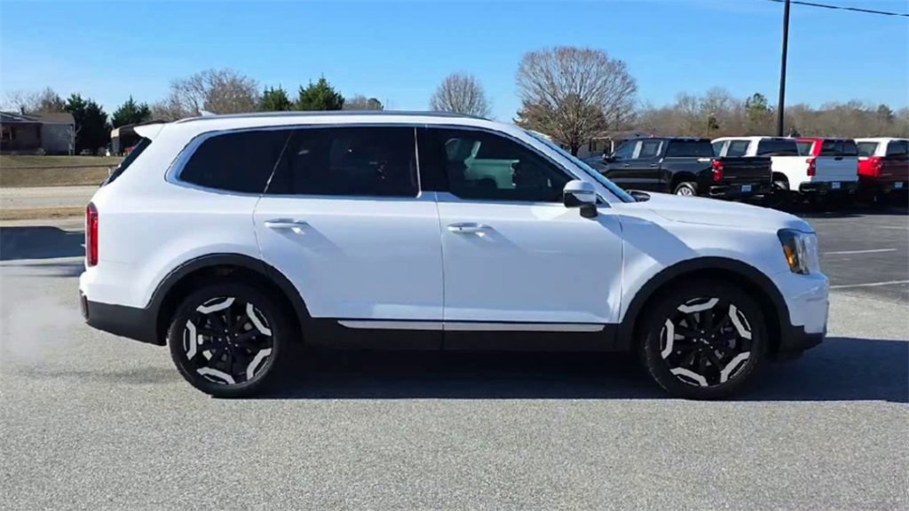 Used 2024 Kia Telluride S w/ S Sunroof Package image 9