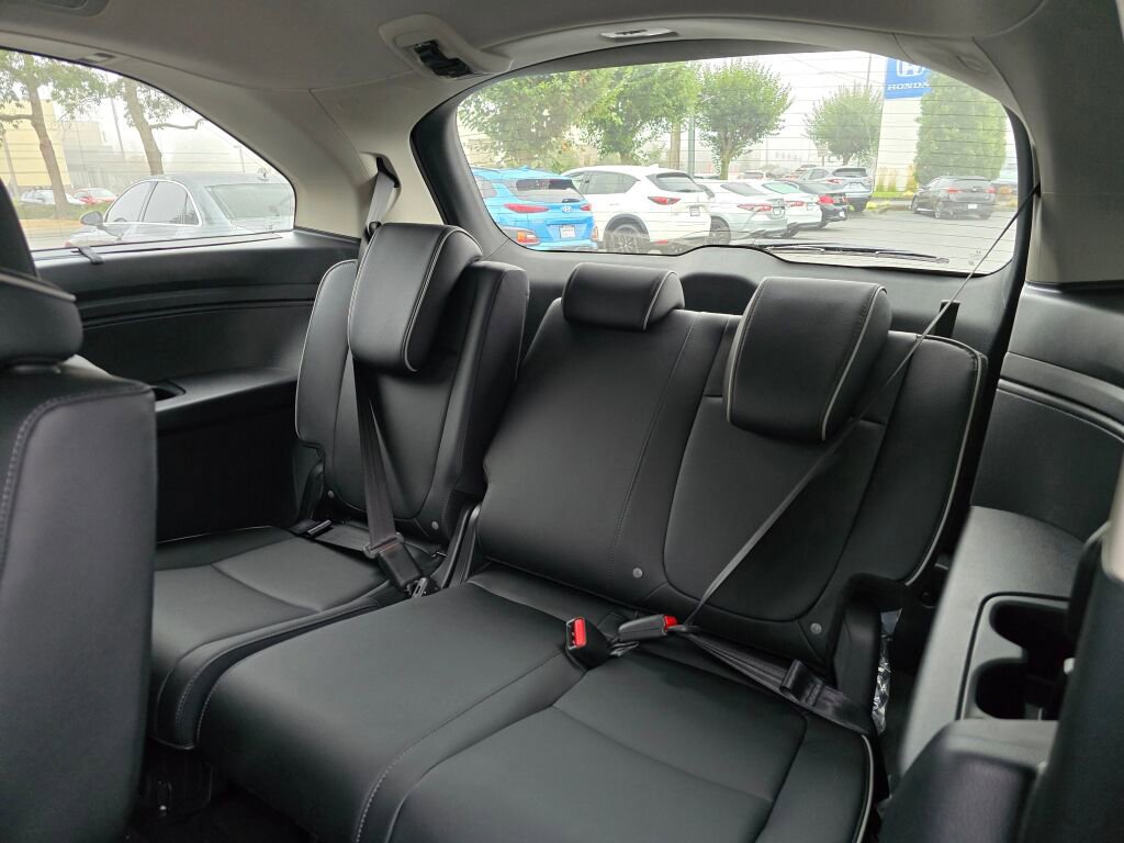 New 2026 Honda Odyssey Touring image 13