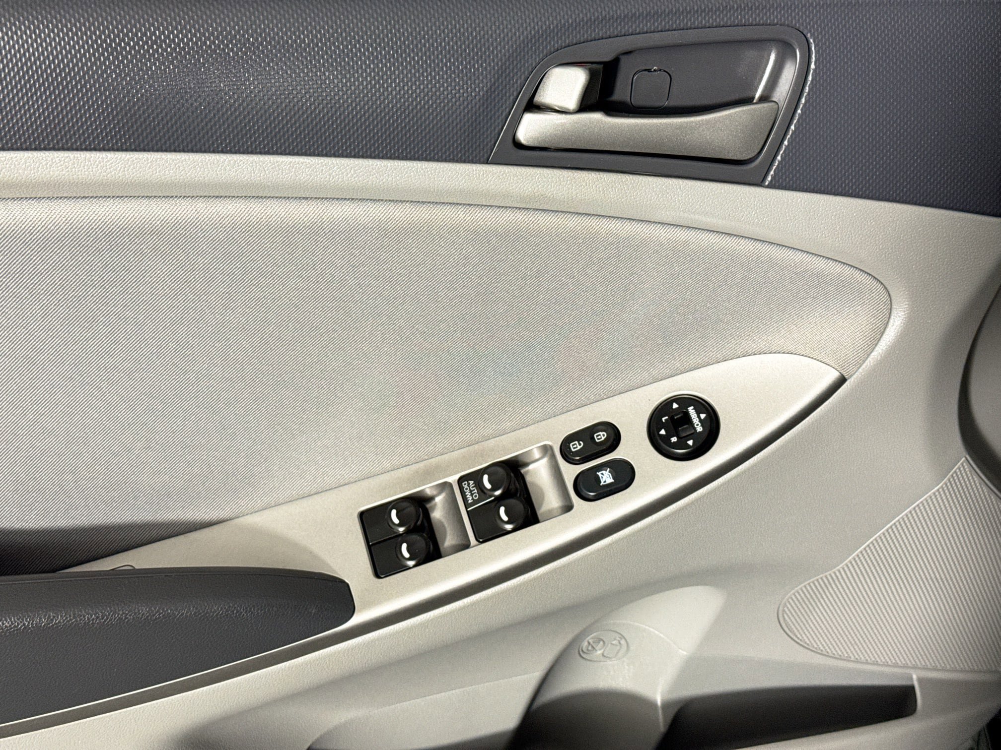 Used 2015 Hyundai Accent GLS FWD image 16