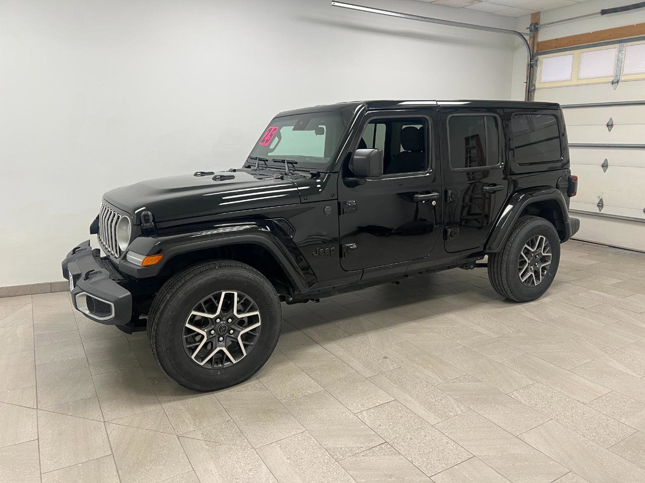 Used 2025 Jeep Wrangler Unlimited Sahara image 15
