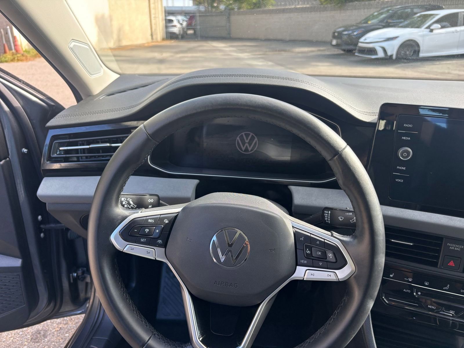 Used 2025 Volkswagen Jetta SE image 34