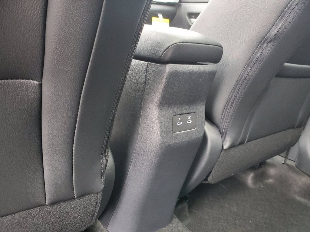 New 2026 Nissan Kicks SR w/ SR Premium Package FWD image 13
