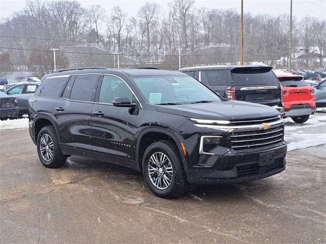 Used 2025 Chevrolet Traverse LT image 7