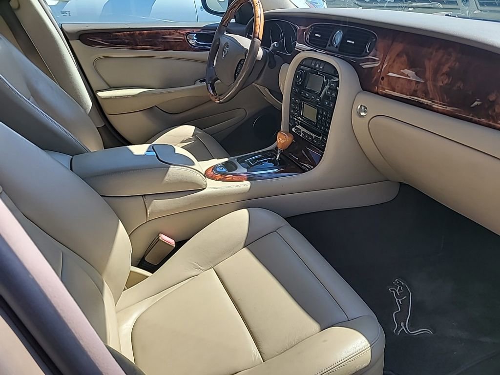 Used 2005 Jaguar XJ8 image 35