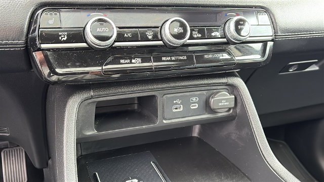 Used 2025 Honda Pilot Touring image 19