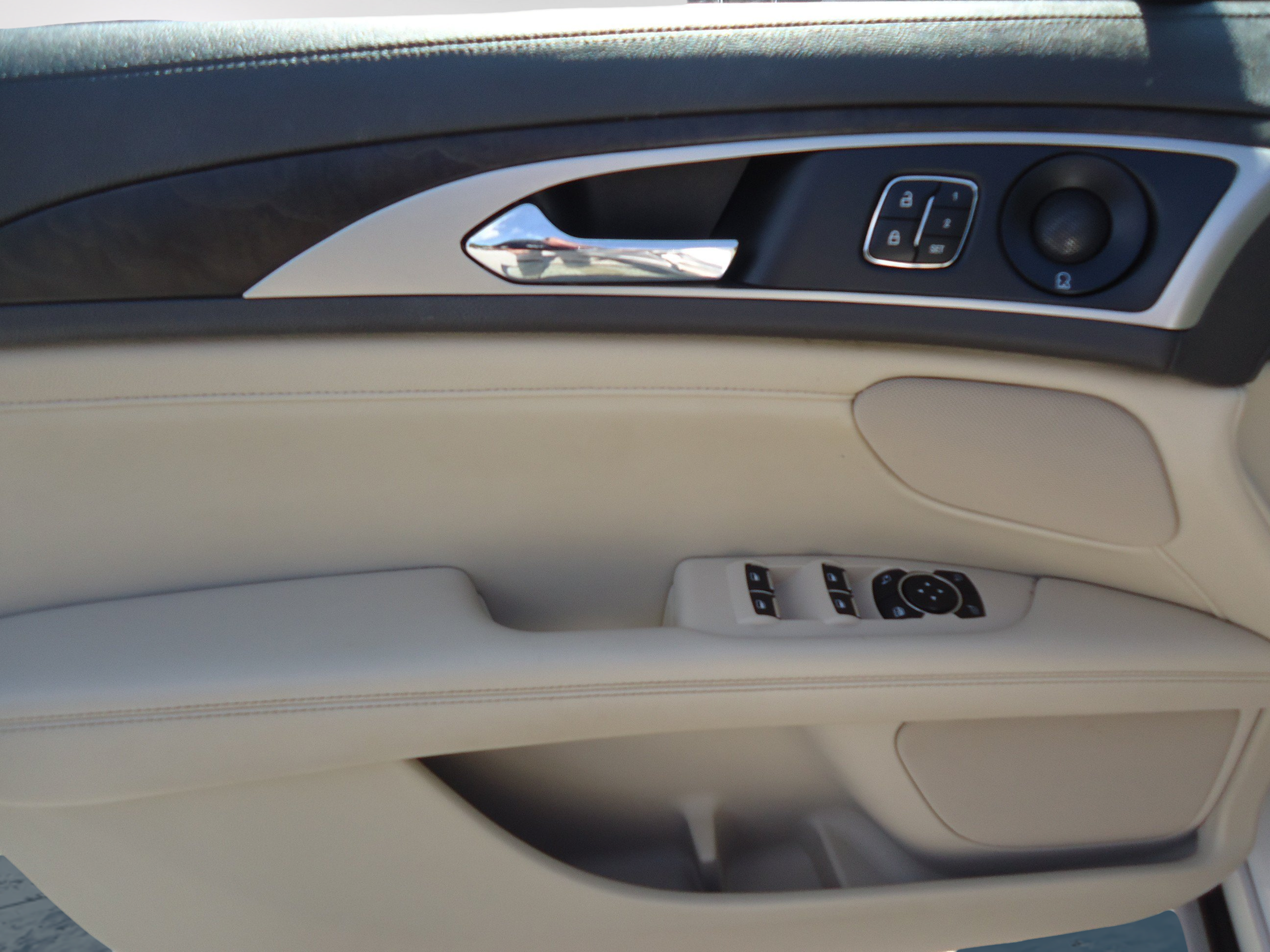 Used 2020 Lincoln MKZ Reserve w/ Monochromatic Package AWD/4WD image 25