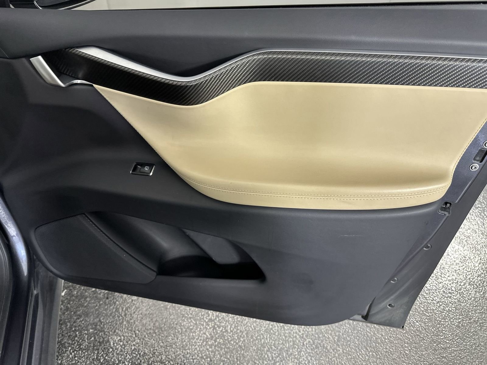 Used 2017 Tesla Model X 75D image 35