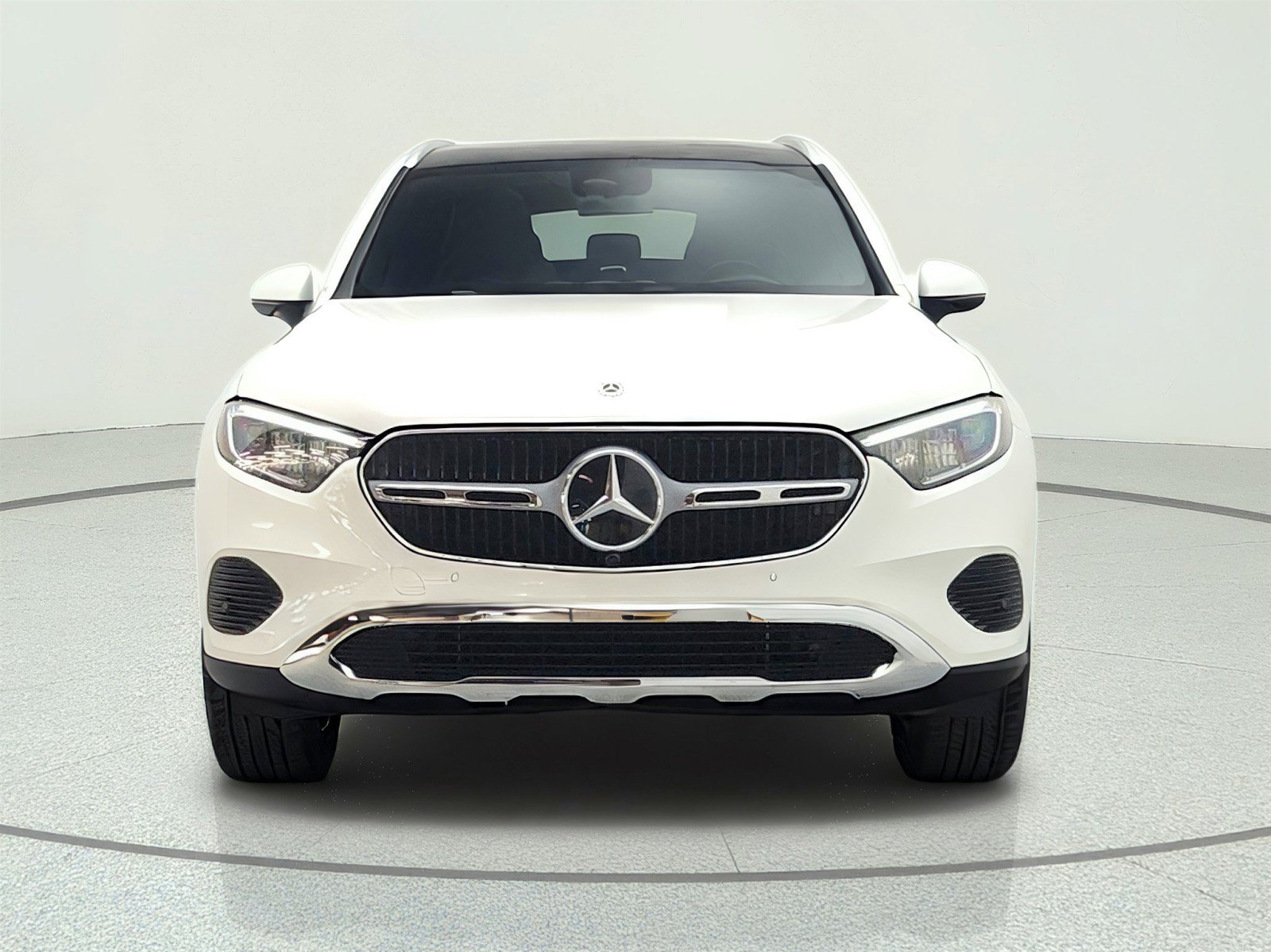 Used 2025 Mercedes-Benz GLC 350e 4MATIC image 2