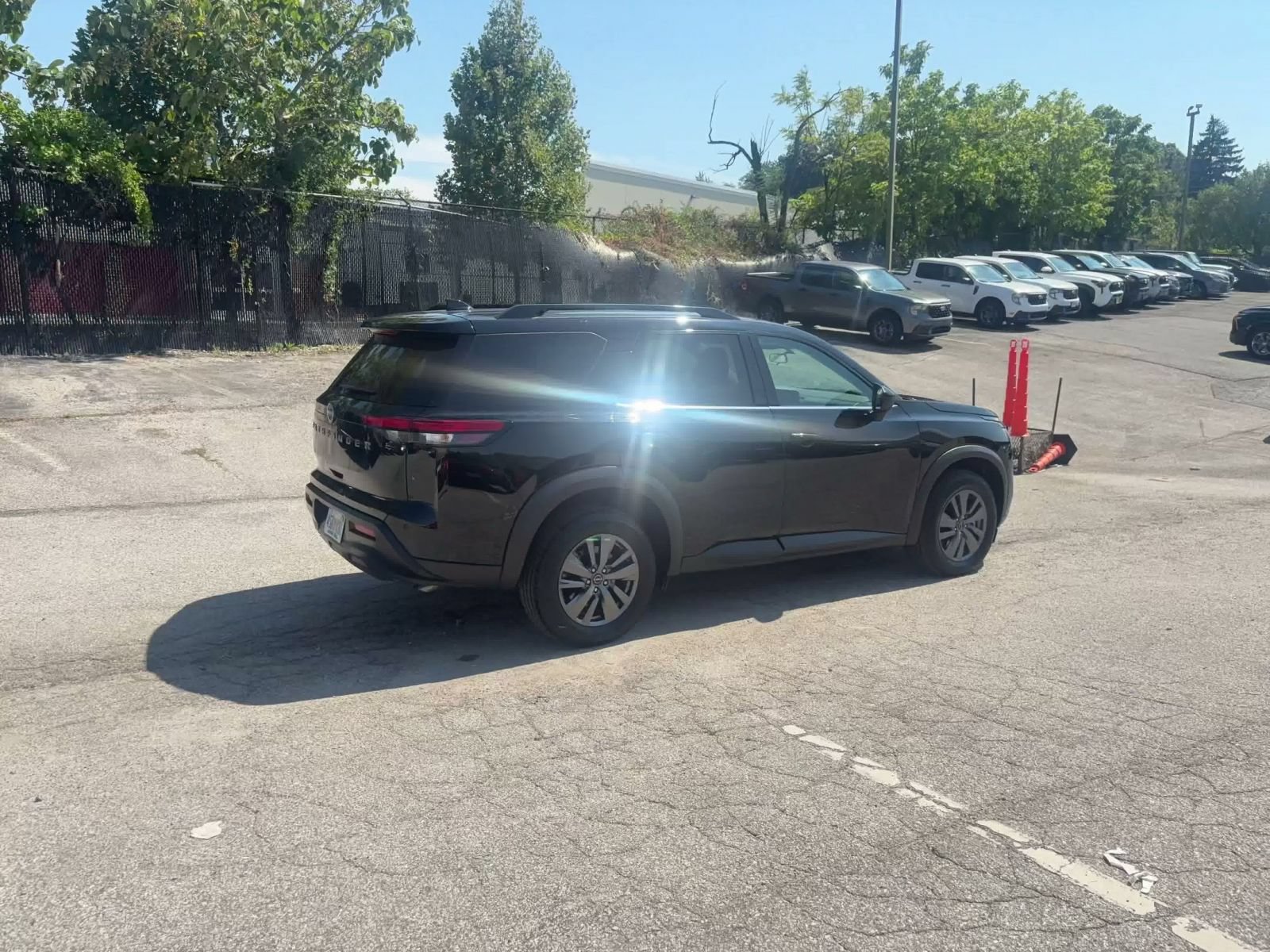 Used 2026 Nissan Pathfinder SV FWD image 11