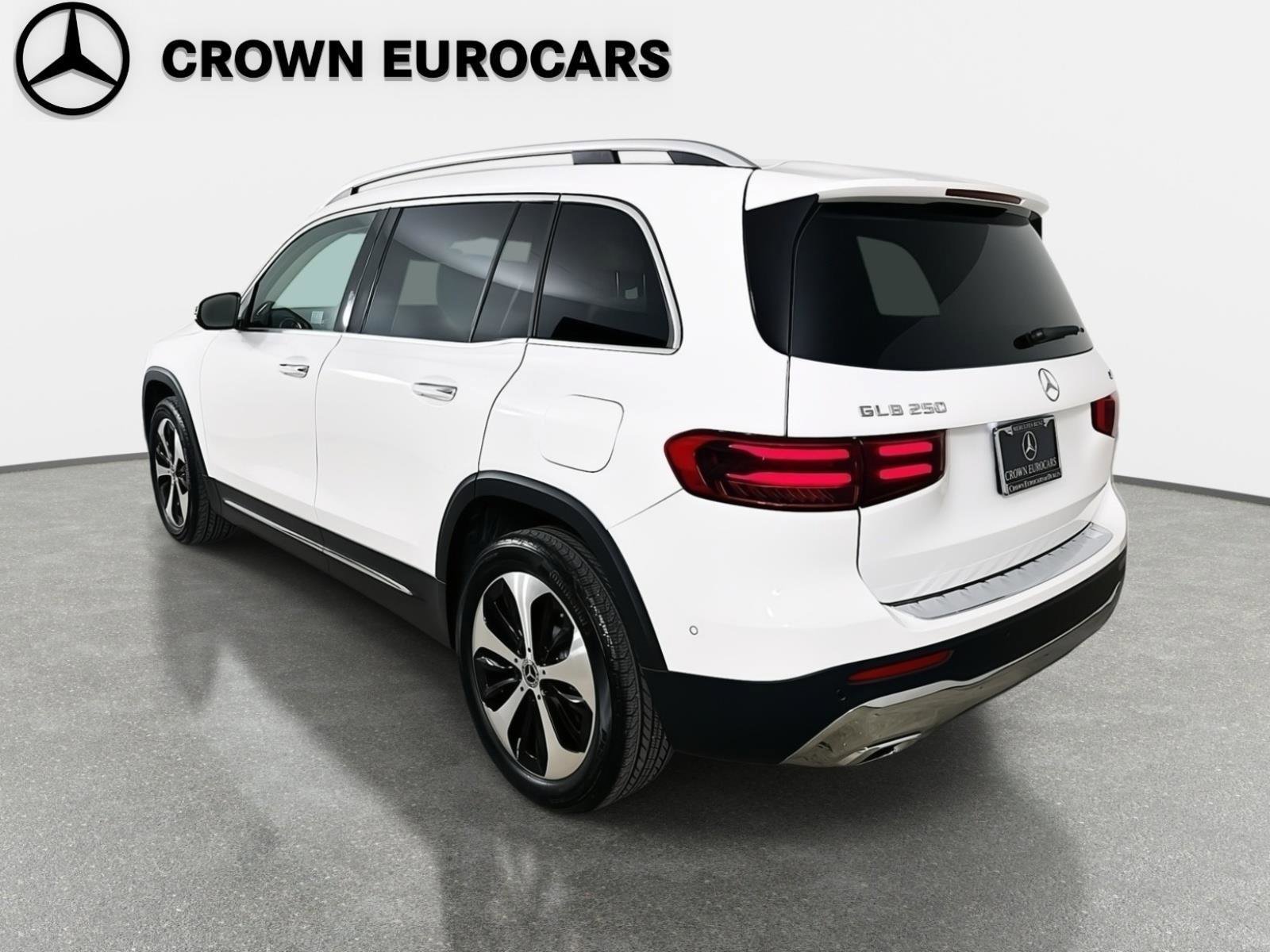 Used 2026 Mercedes-Benz GLB 250 4MATIC image 5