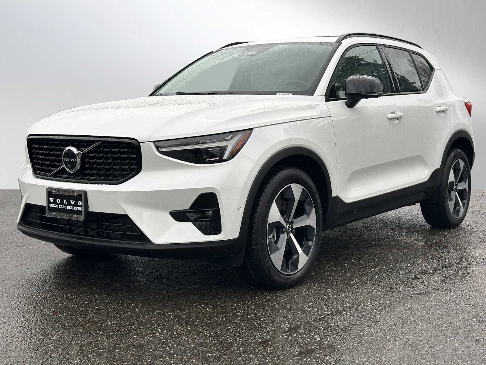 New 2026 Volvo XC40 B5 Plus w/ Protection Package Premier image 7