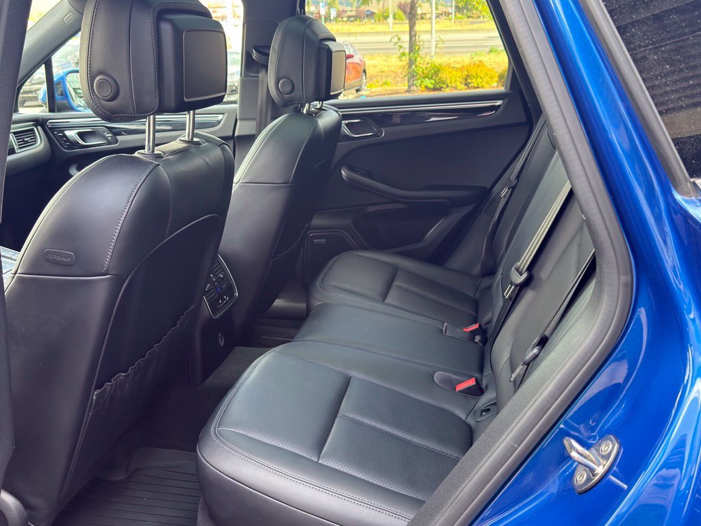 Used 2018 Porsche Macan AWD/4WD image 13