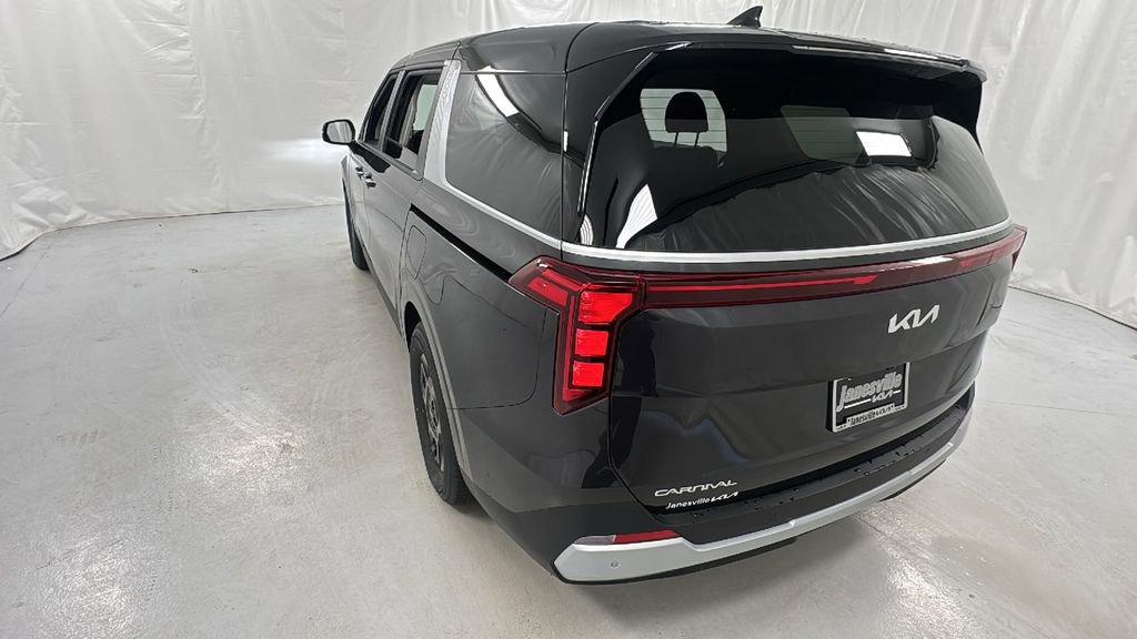 New 2026 Kia Carnival FWD image 5